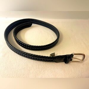 Men’s Fossil Belt. Size 40 Waist. Black. Gently Used. Buckle Slight Tarnish.Nice
